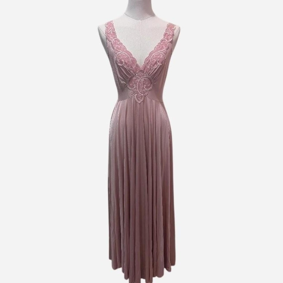 Olga Dresses & Skirts - RARE Vintage Olga Lace Applique Nightgown (Medium) ‼️Open to Offers